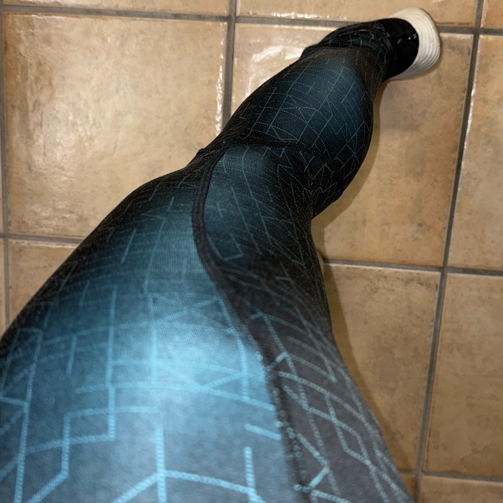 Gymshark - Black and Blue - Ambition - Geometric Leggings - Picture 3 of 7